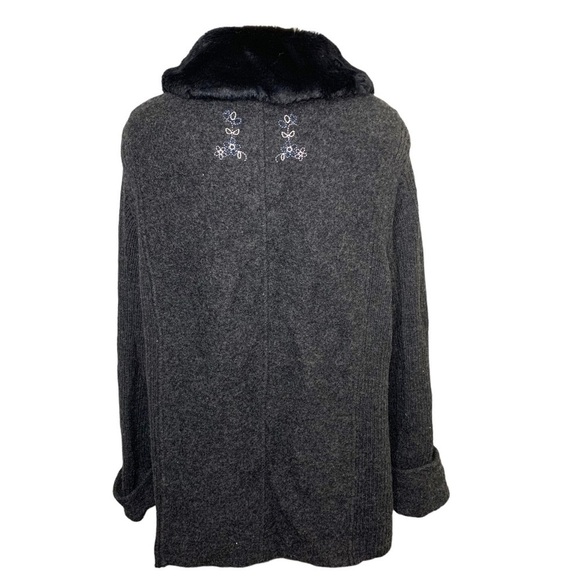 Vintage Wool Cardigan Jacket Sz 2XL Gray Fur Collar Removable Floral Embroidery - Picture 4 of 14